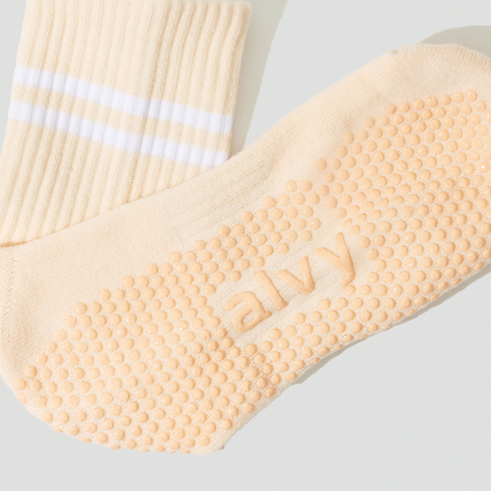 Alvy crew warm vanilla grip socks